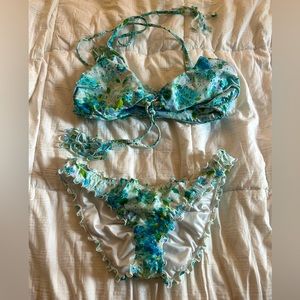 Super cute bikini! Tons of fun details, worn once. Medium, excellent condition.